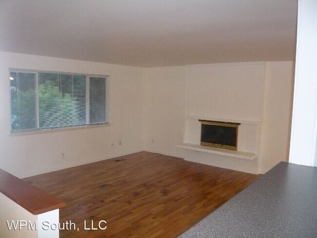 Foto del edificio - 4 br, 2.5 bath House - 4252 South 158th St...
