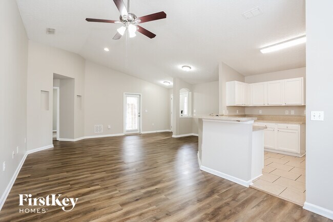 Foto del edificio - 8353 Longspur Ave