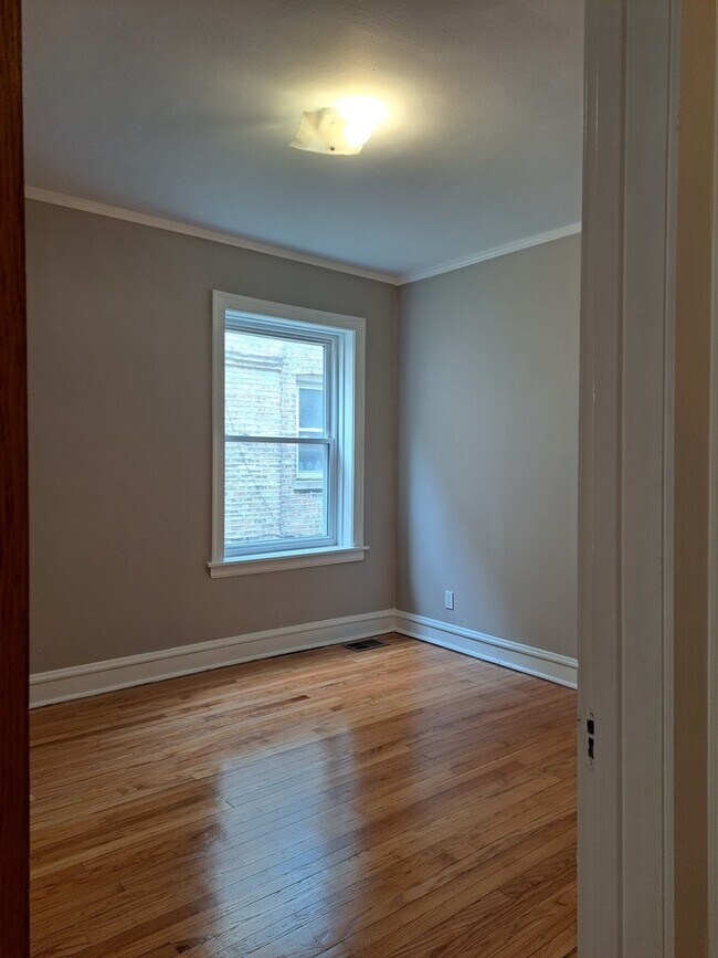 Building Photo - 5146 W Nelson St