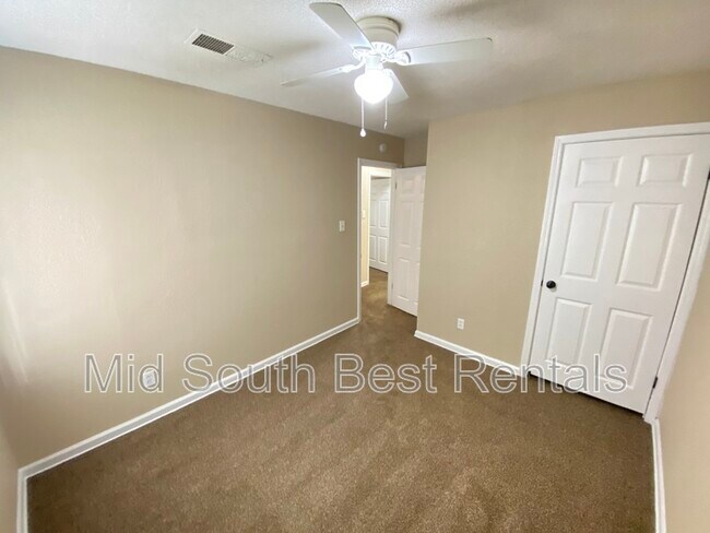 Foto del edificio - 4592 Sunnybrook St