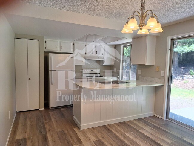 Building Photo - 3 BEDROOM RAMBLER - CENTRAL KITSAP