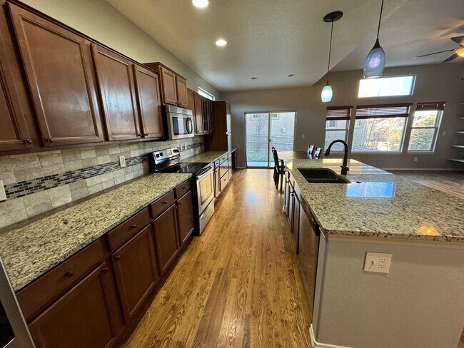 Building Photo - Amazing Corner Lot Ranch Style Home in Cor...