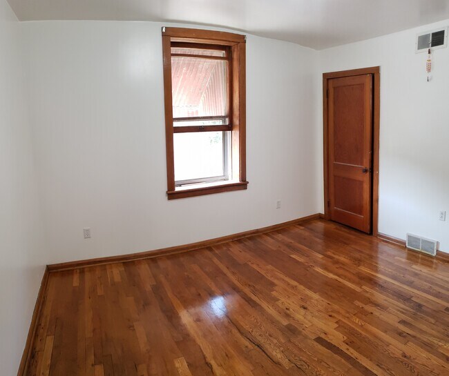 151 E Main St Unit 1 Irwin St Apt A, Salem, WV 26426 Apartments in