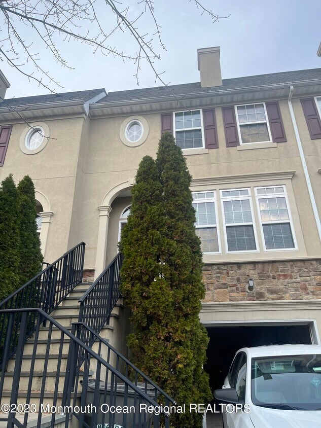 6 W Aspen Way, Matawan, NJ 07747 Condo for Rent in Matawan, NJ