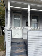Building Photo - 96 Thompson St