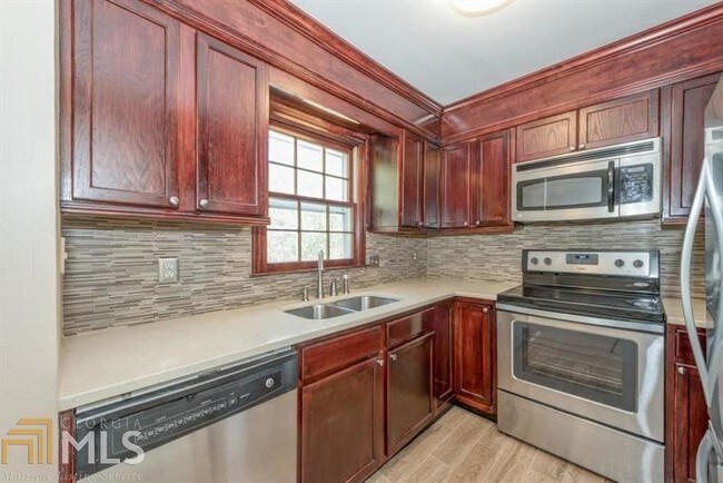 Building Photo - 422 High Creek Trce