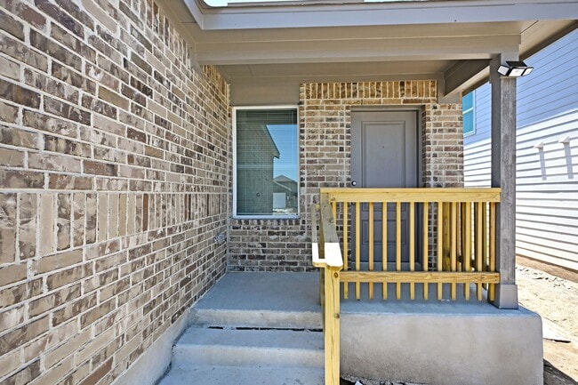 Building Photo - 227 Zyra Ave