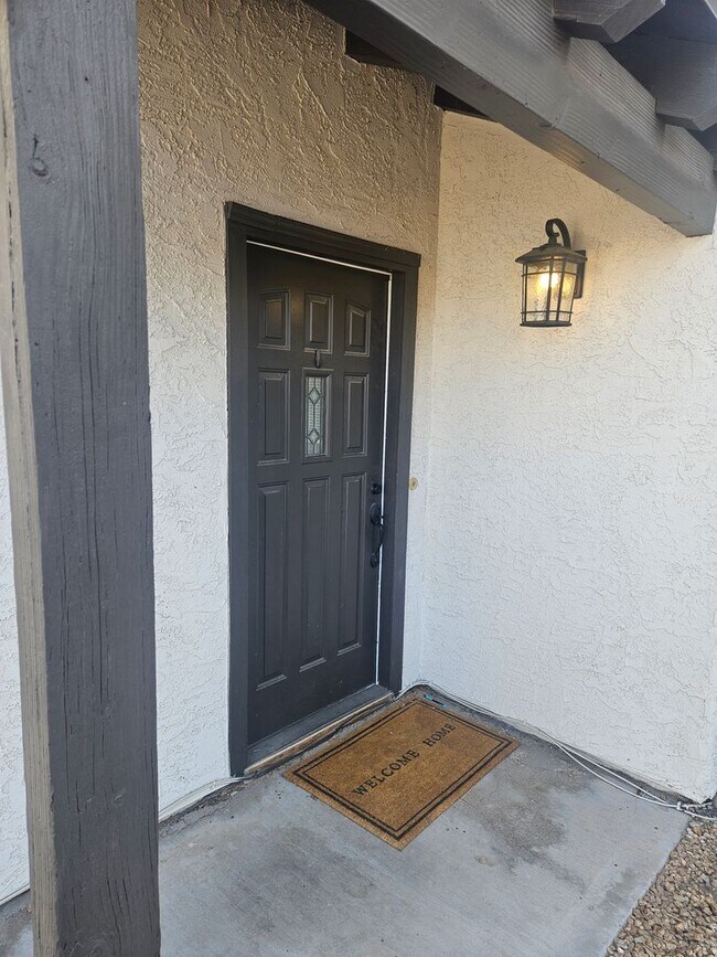Building Photo - 3 Bedroom Home Located in Palo Verde Meadows