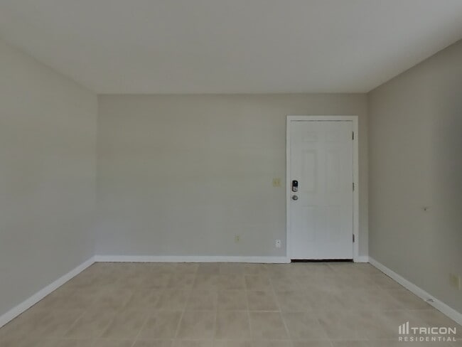 Building Photo - 10757 Hawaii Dr S