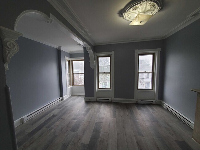 Building Photo - 127 Dove St