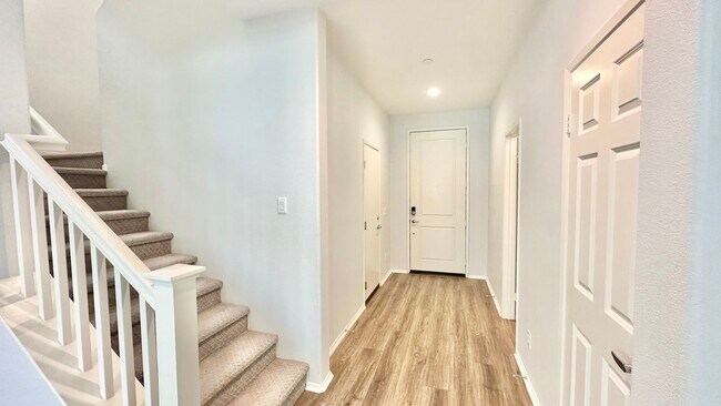 Building Photo - Newer & Lovely Two-Story Home in the New C...