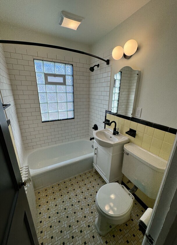 Foto principal - 4335 Cedar Ave S