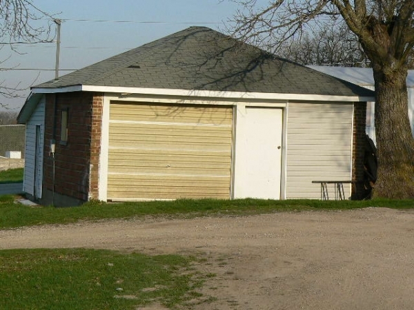 garage - 2712 S Main St