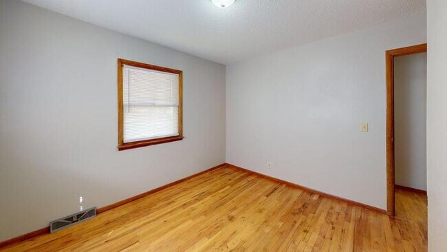 Building Photo - 1727 Assumption Dr
