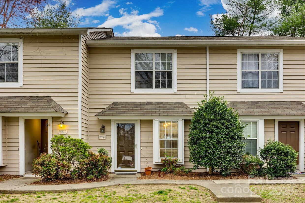 Foto principal - 704 Heritage Pkwy