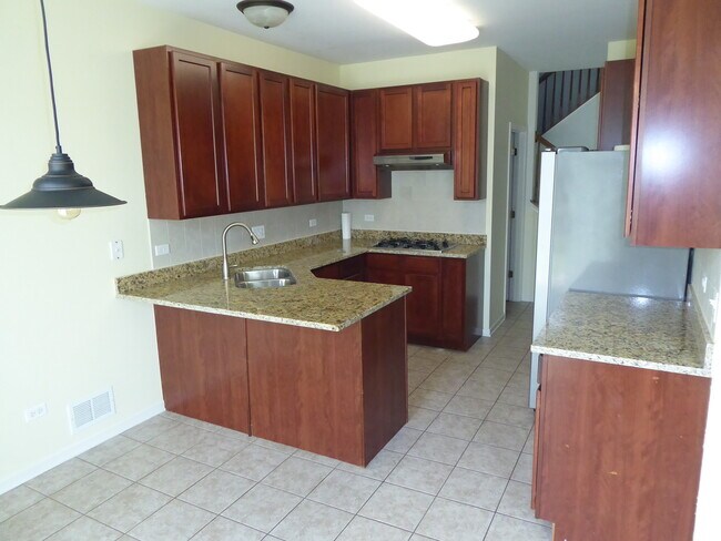 Building Photo - 825 Oak Hollow Rd
