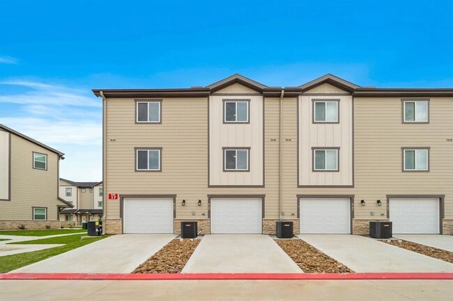 Building Photo - 12603 Telge Rd