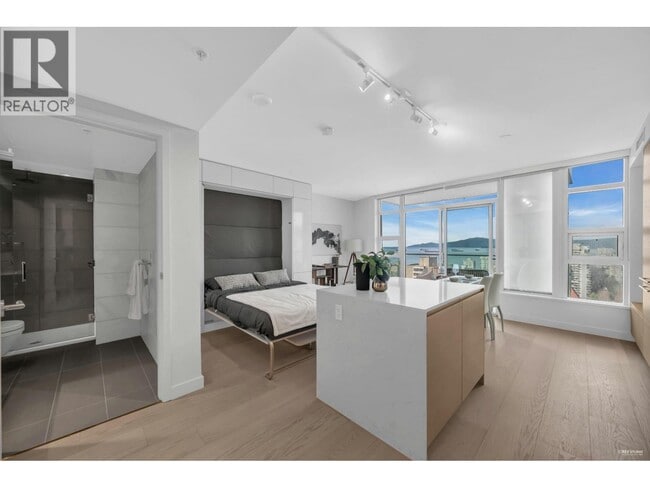 Building Photo - 1289 Hornby St