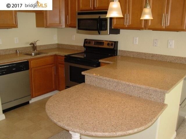 Foto del edificio - Lovely upgraded studio condo with resort-like amenities at desirable Watergate by the bay!