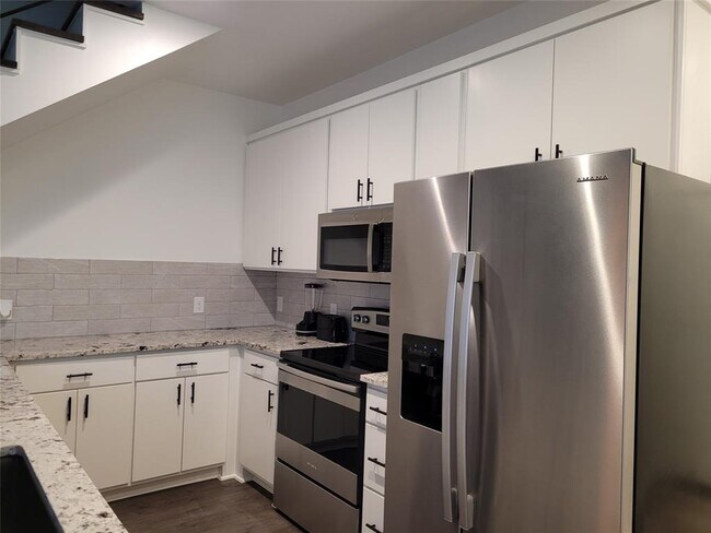 Building Photo - 5707 Thunderbird St
