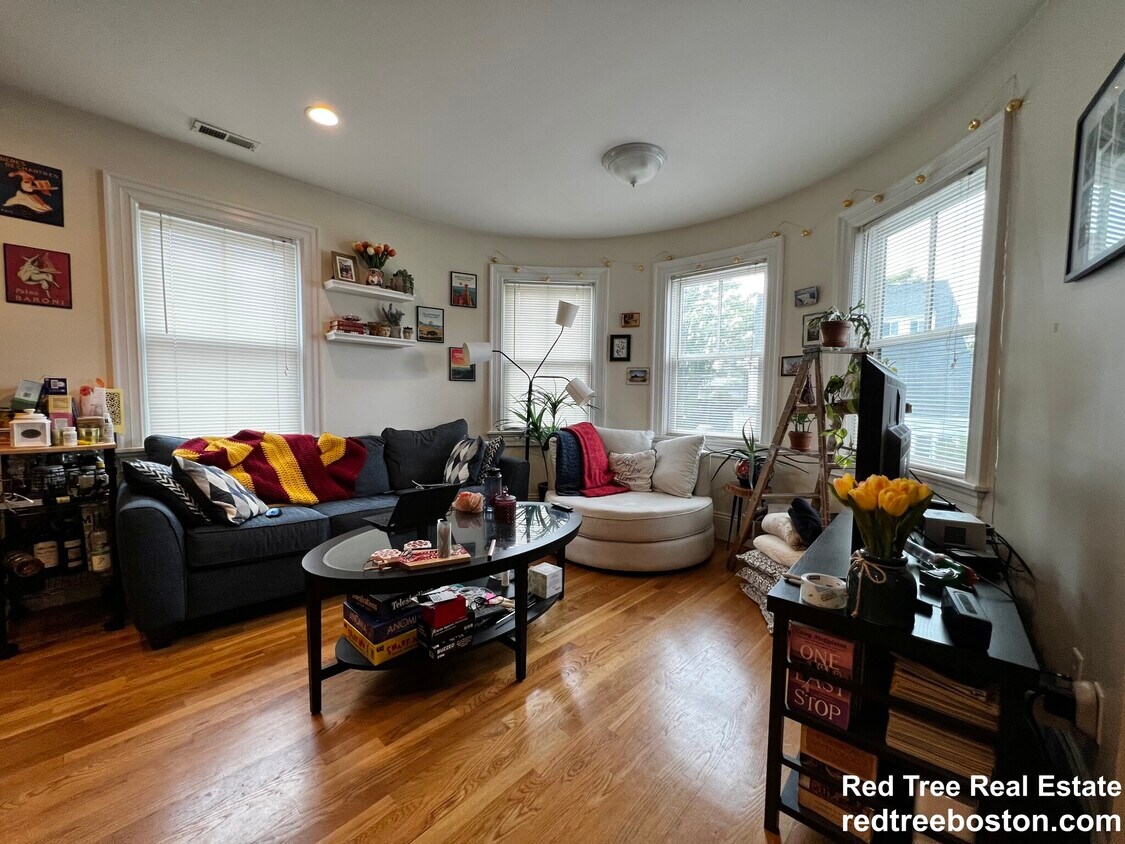 Foto principal - 84 Linden St