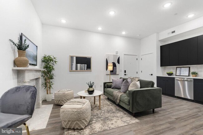 Building Photo - 1602 Locust St