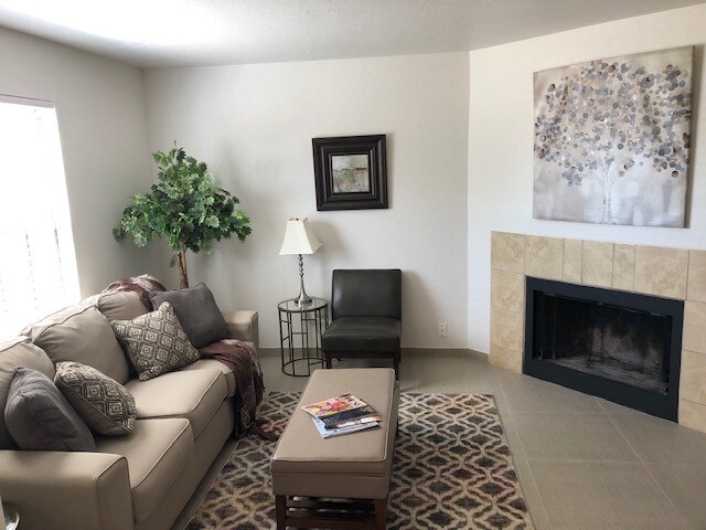 Living room with fire place - 1071 Meadowlark Ct SE