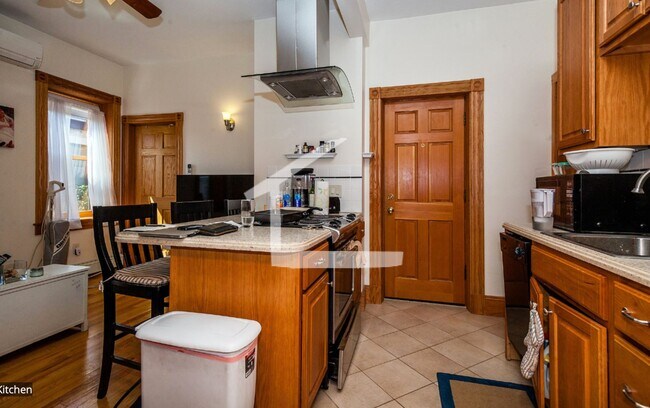 Foto del edificio - HOT BEACON HILL LISTING!!!!!!