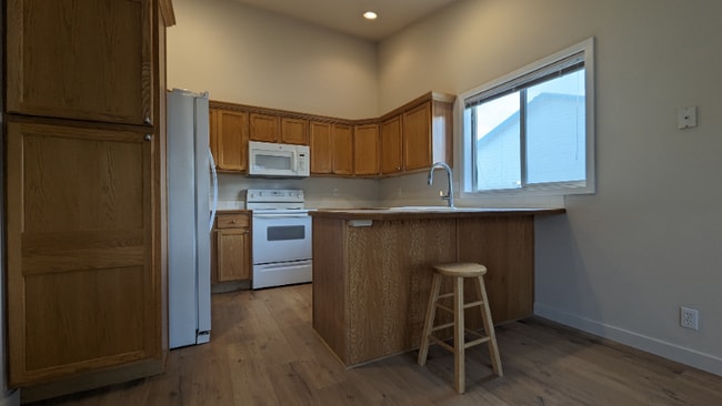 Building Photo - 701 S Whitetail Ave