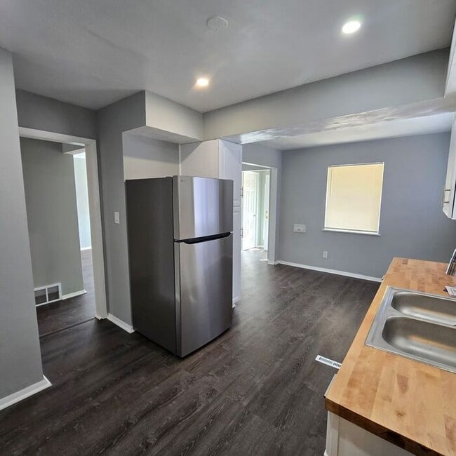 Building Photo - Charming 3-Bedroom Home / Pet-Friendly / A...