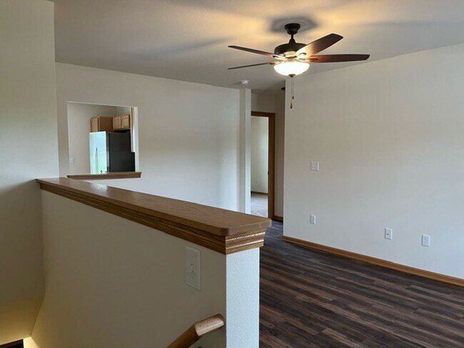 Building Photo - 519
