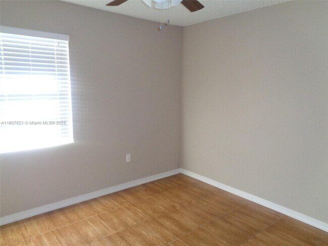 Foto del edificio - 811 SW 12th Pl