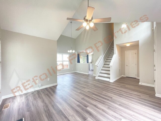 Building Photo - 537 Mountain Lake Dr