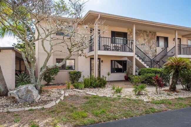 Foto del edificio - 9910 Eagles Point Cir