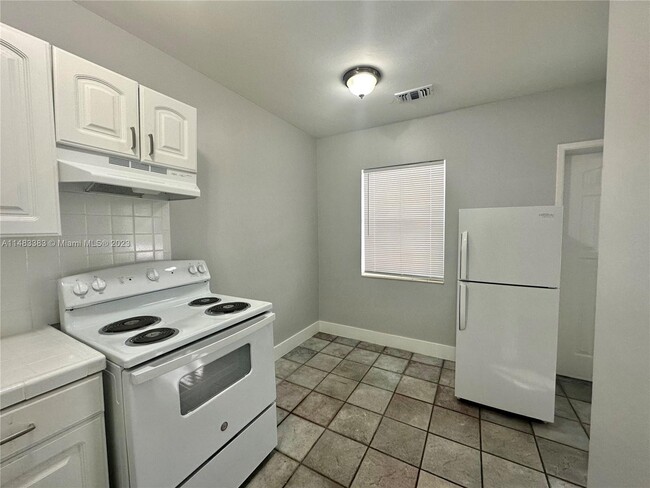 Building Photo - 4300 Sea Grape Dr