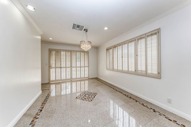 Building Photo - Welcome home to Fountain Valley! Spacious ...