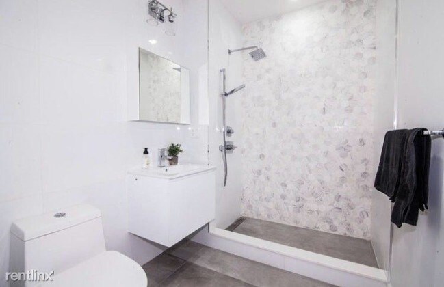 Foto del edificio - 1 br, 1 bath Apartment - 806 Dekalb Ave