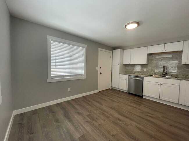 Foto del edificio - Brand new remodeled 3 bed duplex! Fenced-i...
