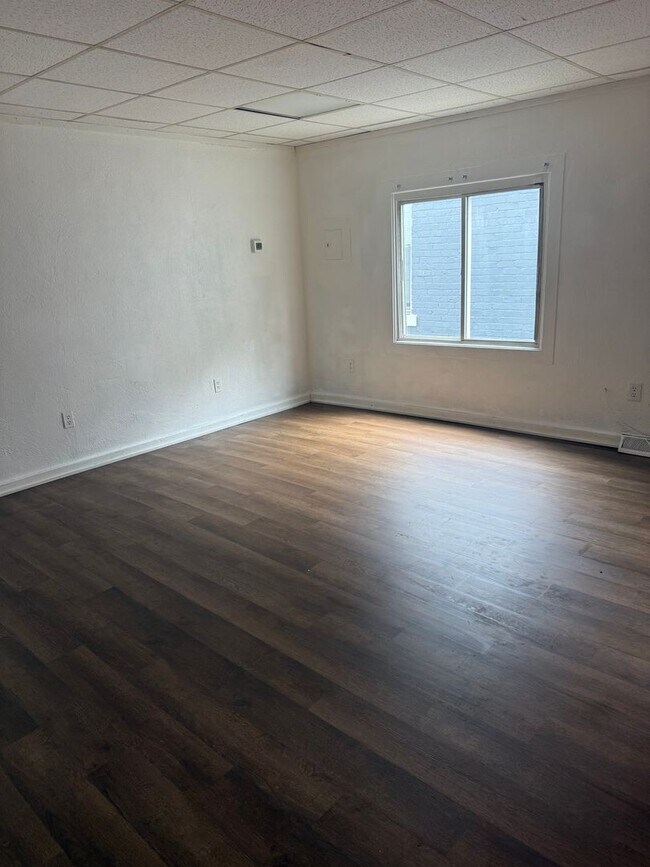 Foto del edificio - 512 Carothers Ave