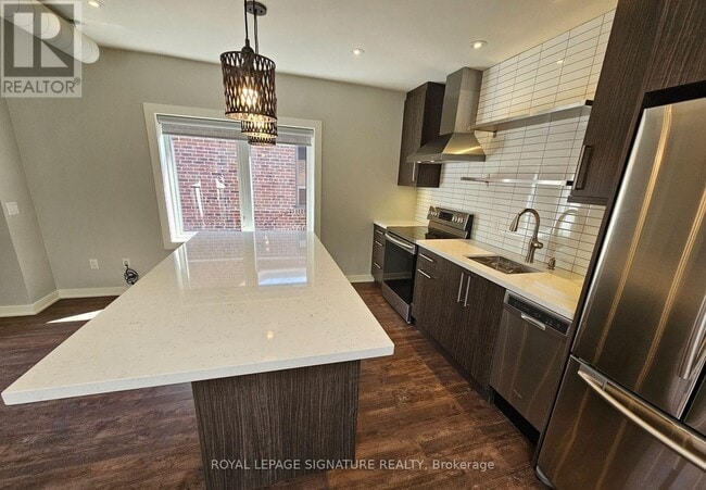 Photo du bâtiment - 63 Fulton Ave