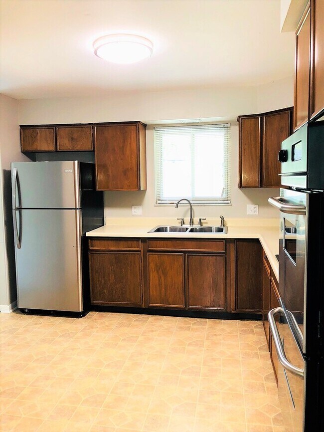 Foto del edificio - 808 Creekside St