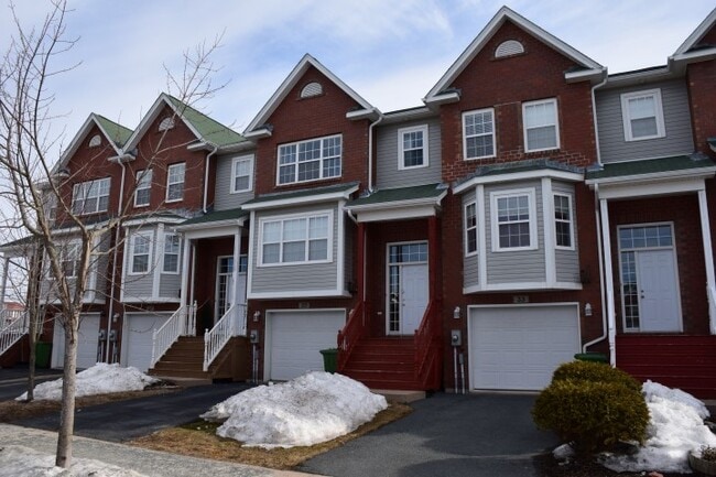 Building Photo - 35 Woodhaven Close