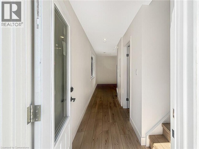 Building Photo - 20 Elm St