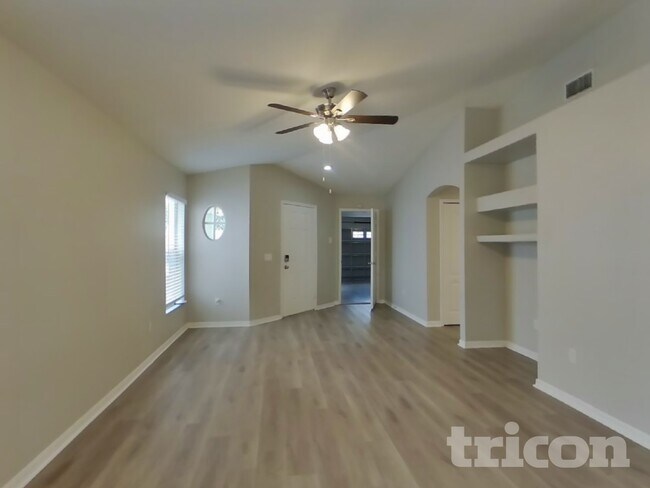 Building Photo - 10435 Blackmore Dr