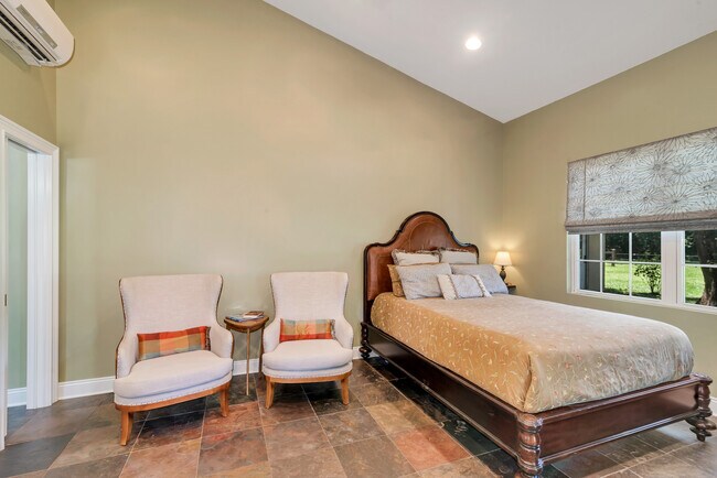 Foto del edificio - 10291 Gayfer Rd Ext