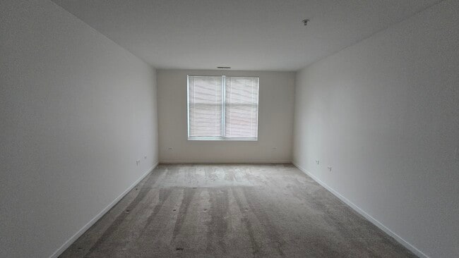 Cozy and comfortable bedroom - 125 N Euclid Ave