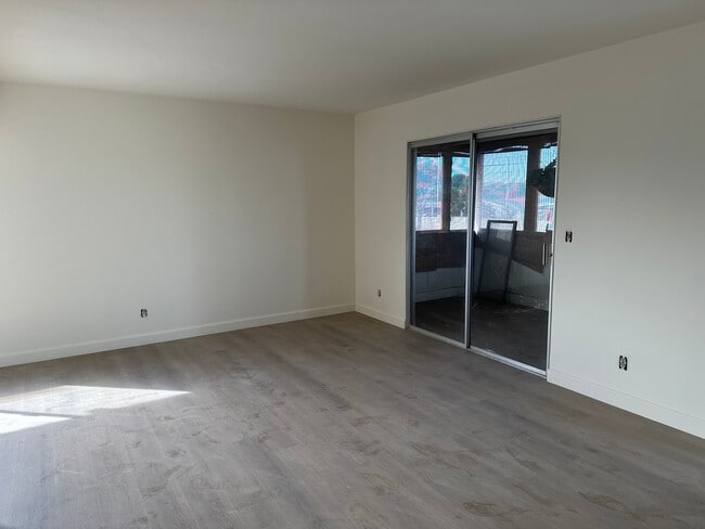 Building Photo - 17011 Pinehurst Ln