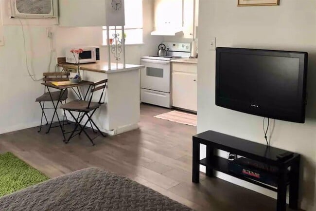 Foto del edificio - 5909 Bolm Rd