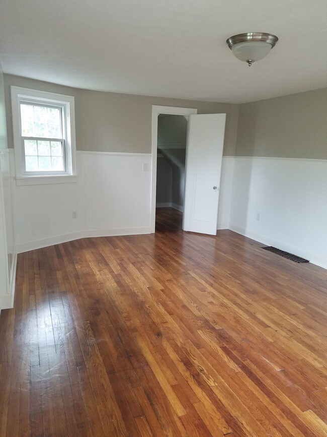 Master bedroom with walk-in closet - 52 S Main St