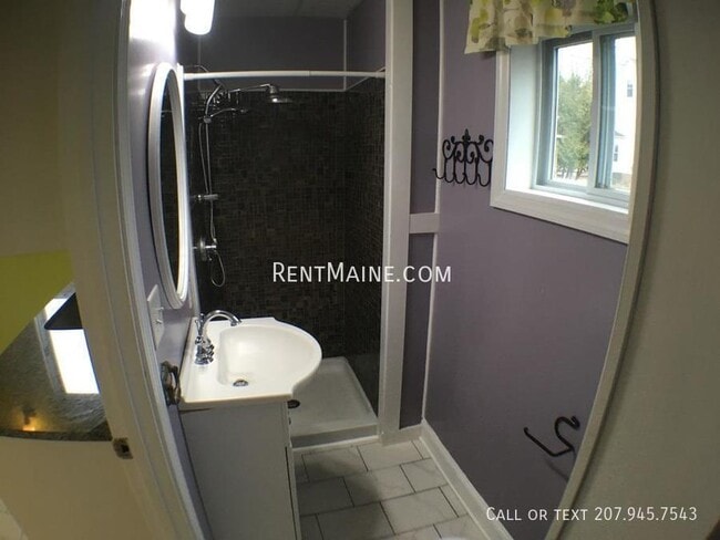 Building Photo - 18 Linden St